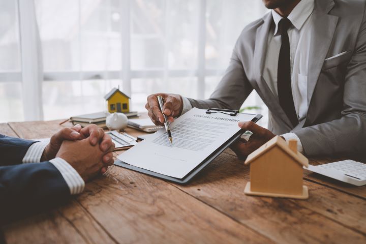 Comment acheter un bien immobilier à plusieurs en 2024 ?